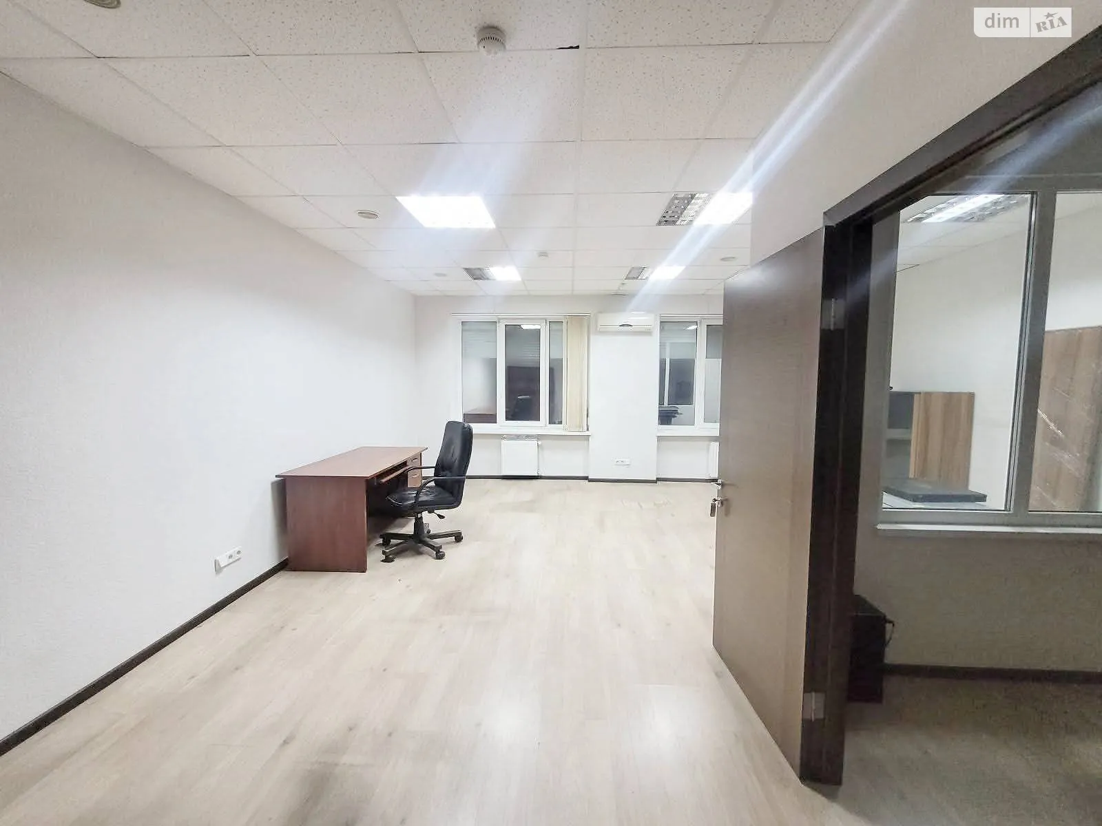 Сдается в аренду помещения свободного назначения 47.5 кв. м в 9-этажном здании, цена: 11525 грн - фото 1