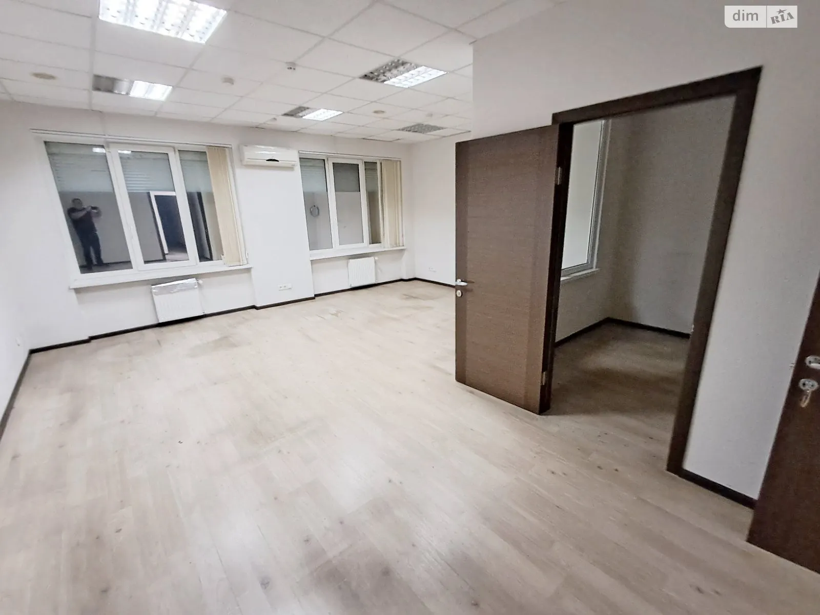 Сдается в аренду помещения свободного назначения 47.5 кв. м в 9-этажном здании, цена: 11535 грн - фото 1
