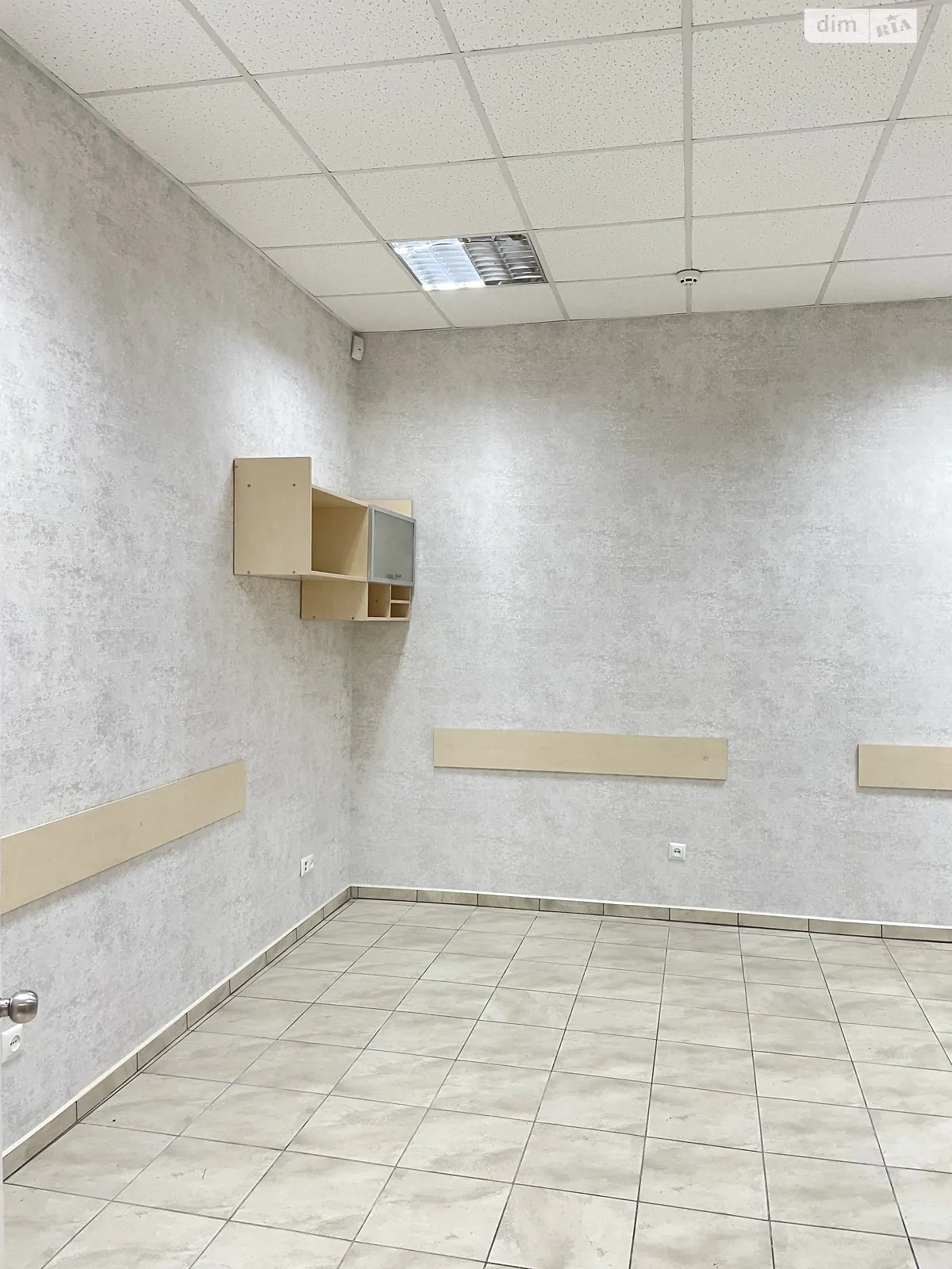 Сдается в аренду офис 24.9 кв. м в бизнес-центре, цена: 8000 грн - фото 1