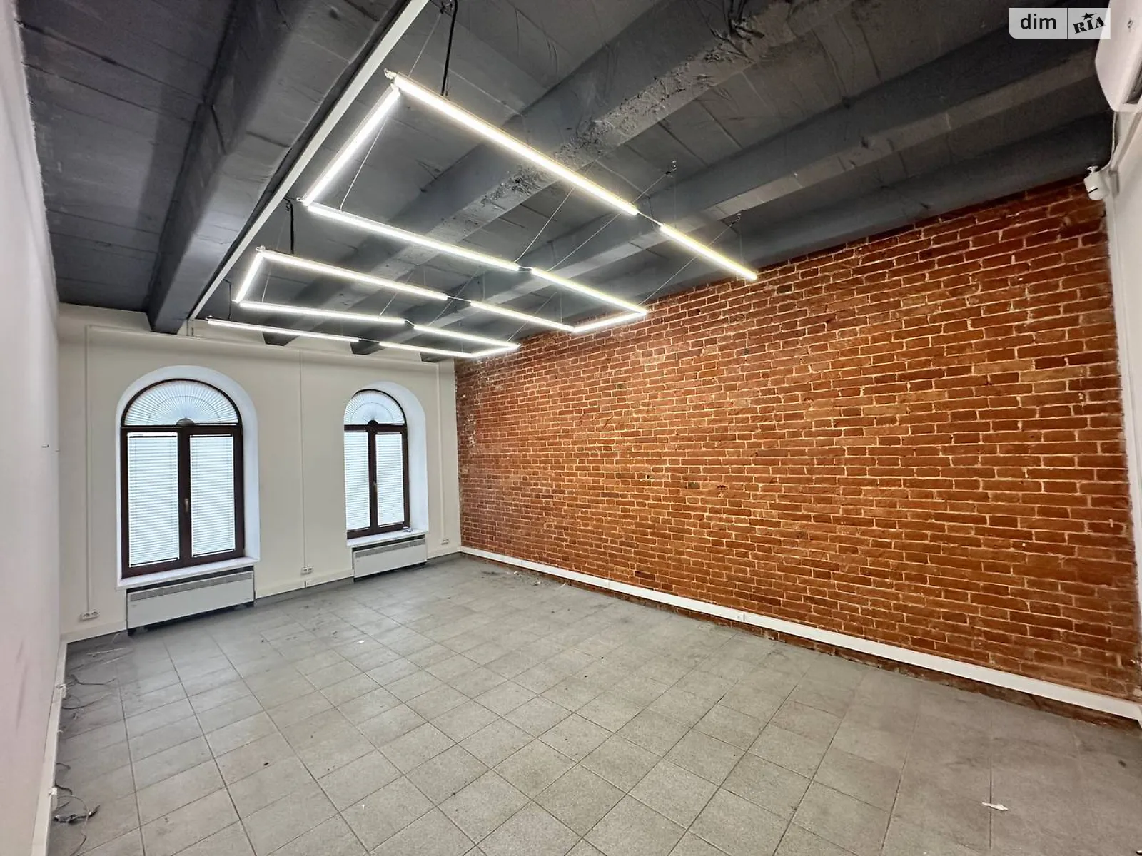 Сдается в аренду офис 30 кв. м в бизнес-центре, цена: 300 $ - фото 1