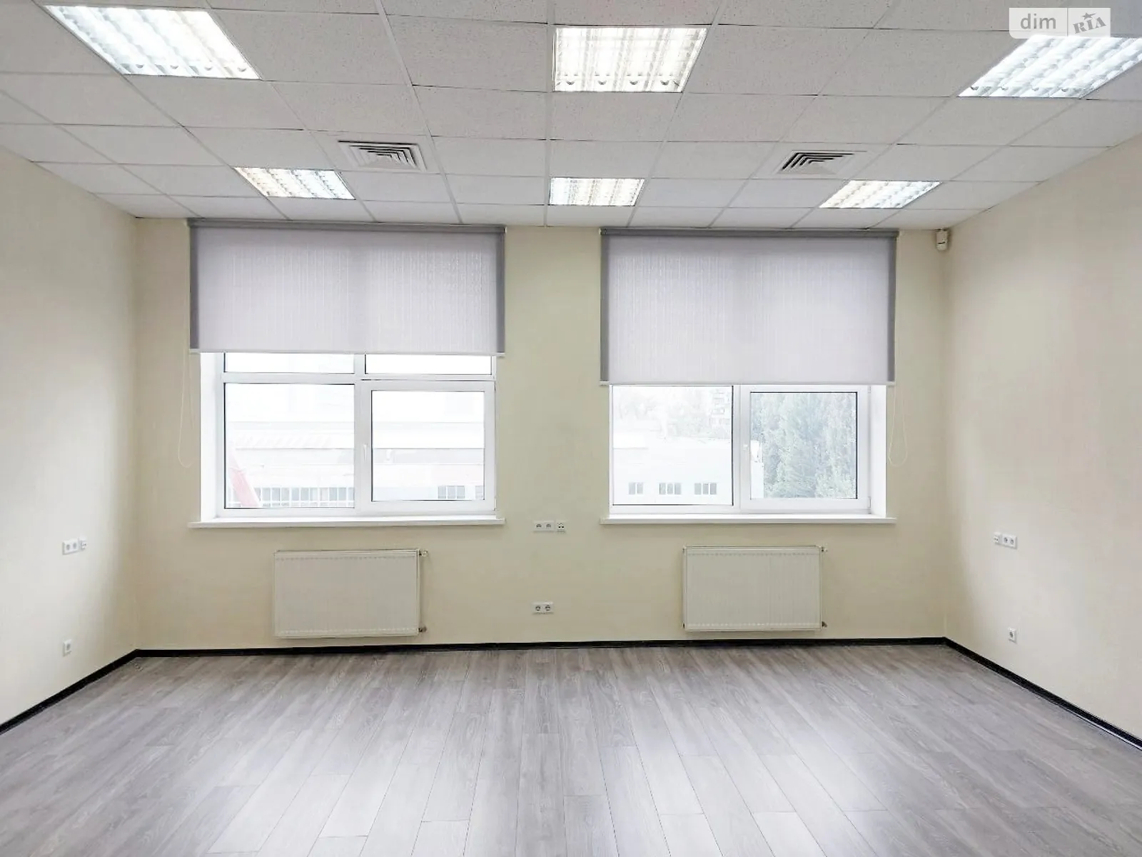 Сдается в аренду офис 48.8 кв. м в бизнес-центре, цена: 12700 грн - фото 1
