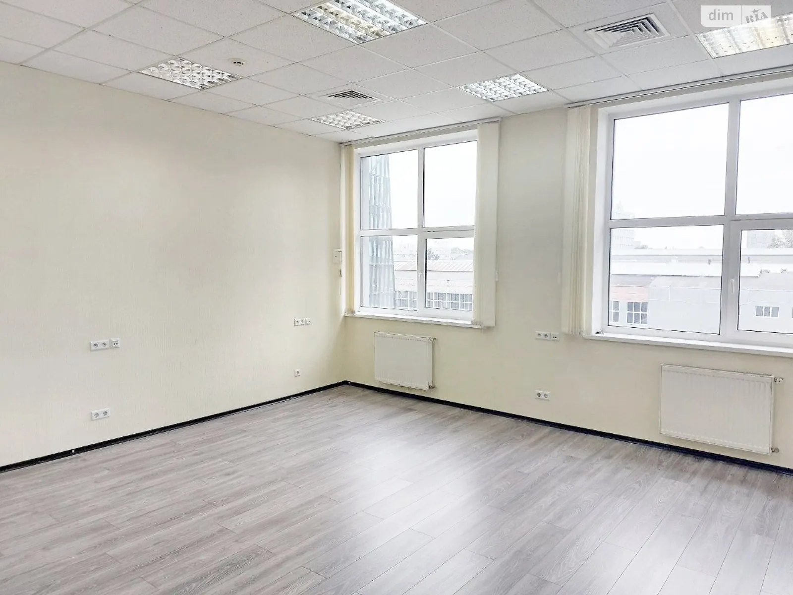Сдается в аренду офис 45.9 кв. м в бизнес-центре, цена: 12000 грн - фото 1