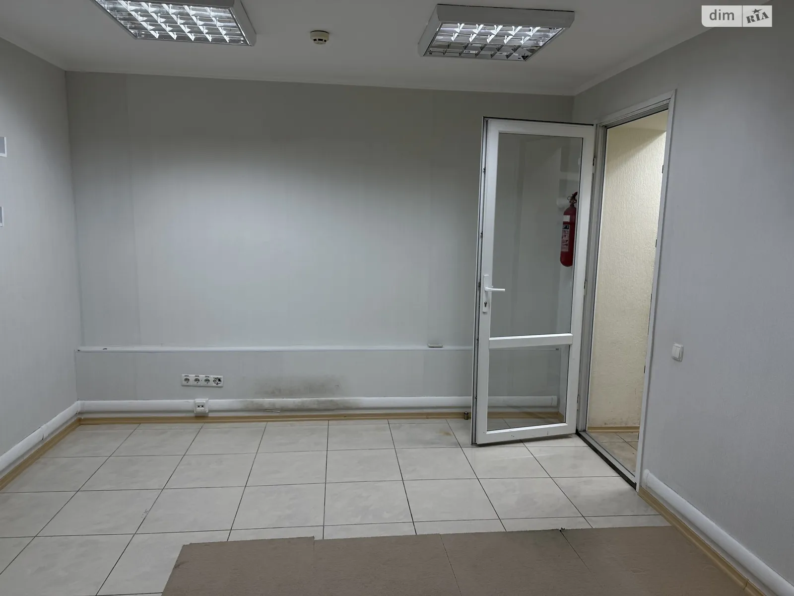 Сдается в аренду офис 14 кв. м в бизнес-центре, цена: 10000 грн - фото 1