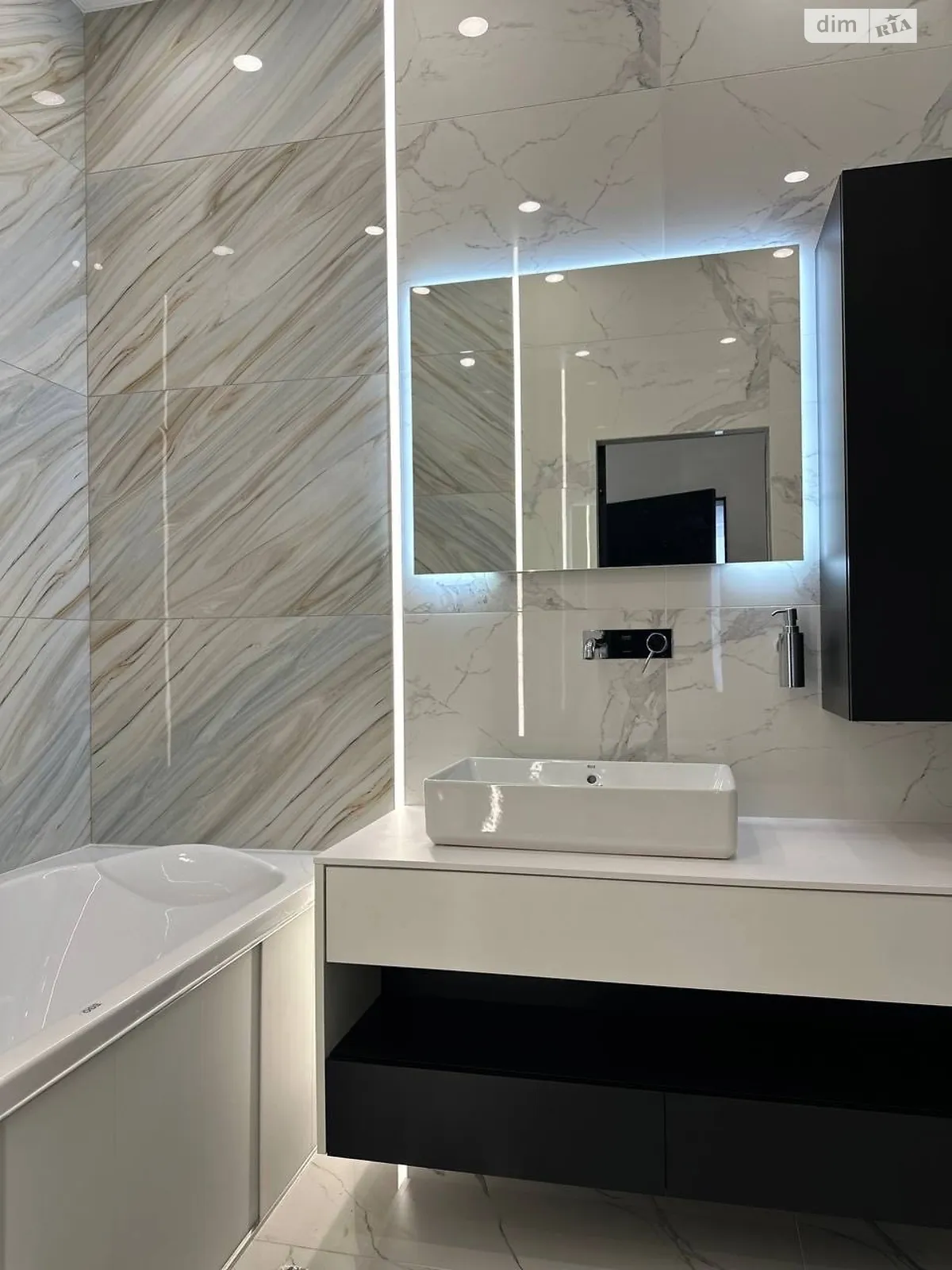 Сдается в аренду одноэтажный дом 120 кв. м с садом, цена: 1500 $ - фото 1