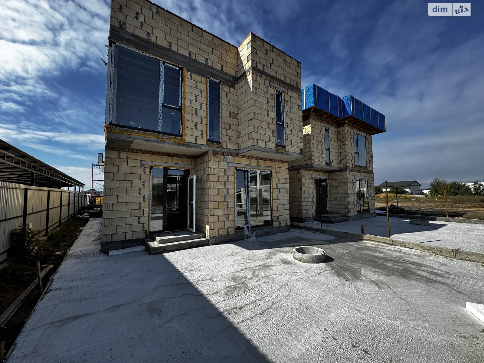 Продается дом на 2 этажа 130 кв. м с террасой, цена: 140000 $ - фото 1