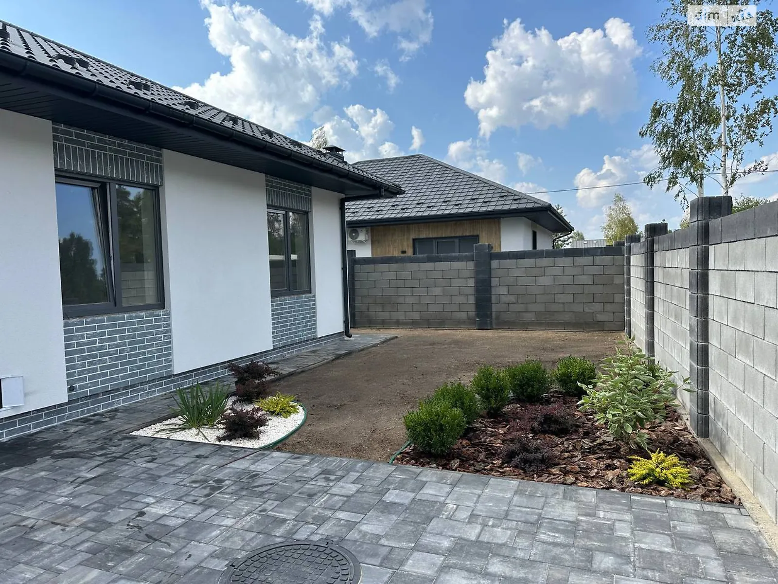 Продается одноэтажный дом 97 кв. м с камином, цена: 84000 $ - фото 1