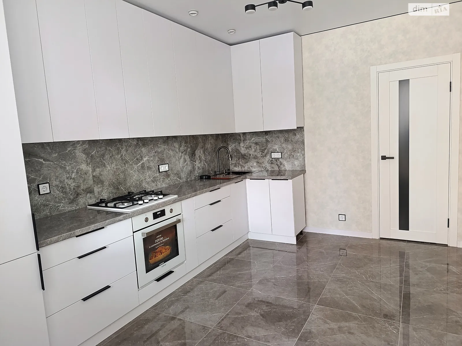 Продается 1-комнатная квартира 45.3 кв. м в Хмельницком, ул. Степана Бандеры, 30А - фото 1