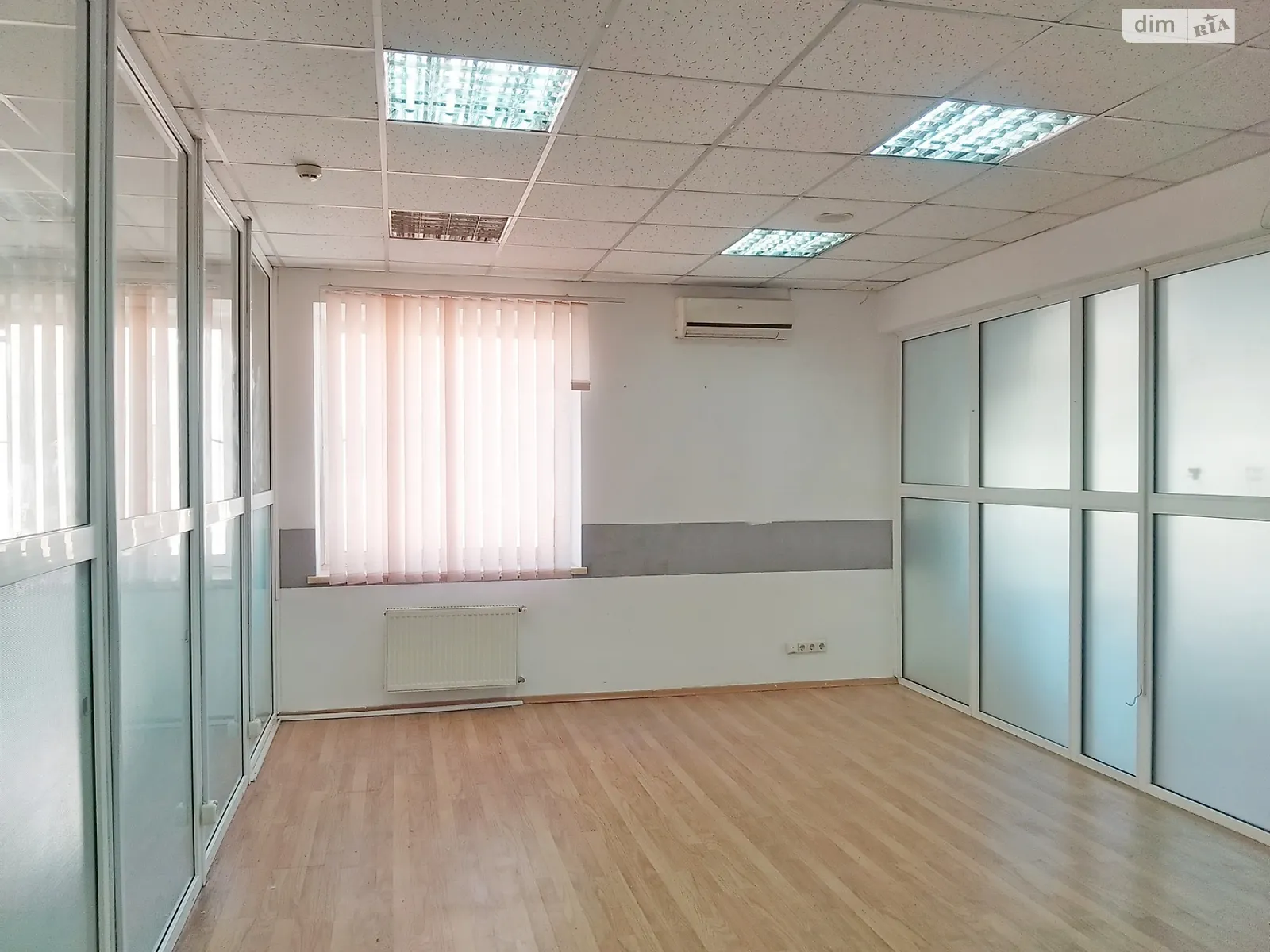 Сдается в аренду офис 168 кв. м в бизнес-центре, цена: 75500 грн - фото 1