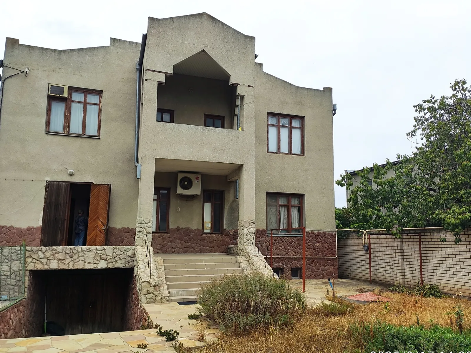Продается дом на 3 этажа 390 кв. м с камином, цена: 170000 $ - фото 1