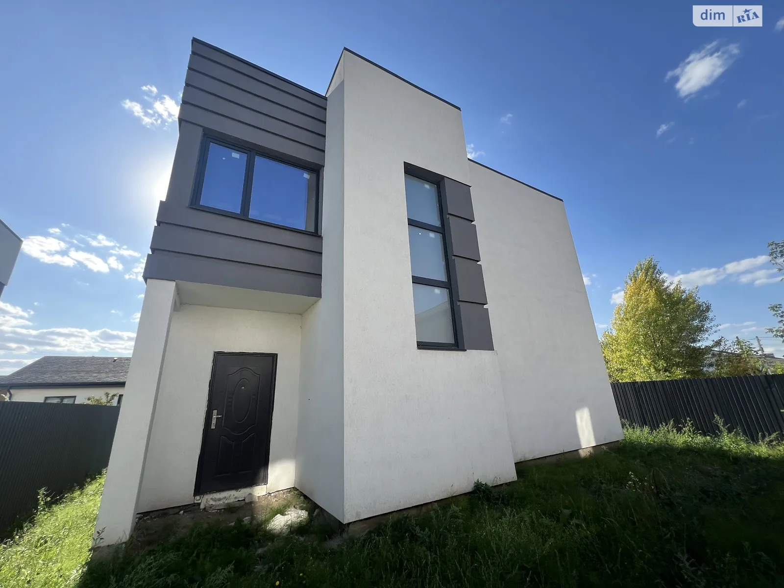 Продается дом на 2 этажа 143.9 кв. м с участком, цена: 130000 $ - фото 1