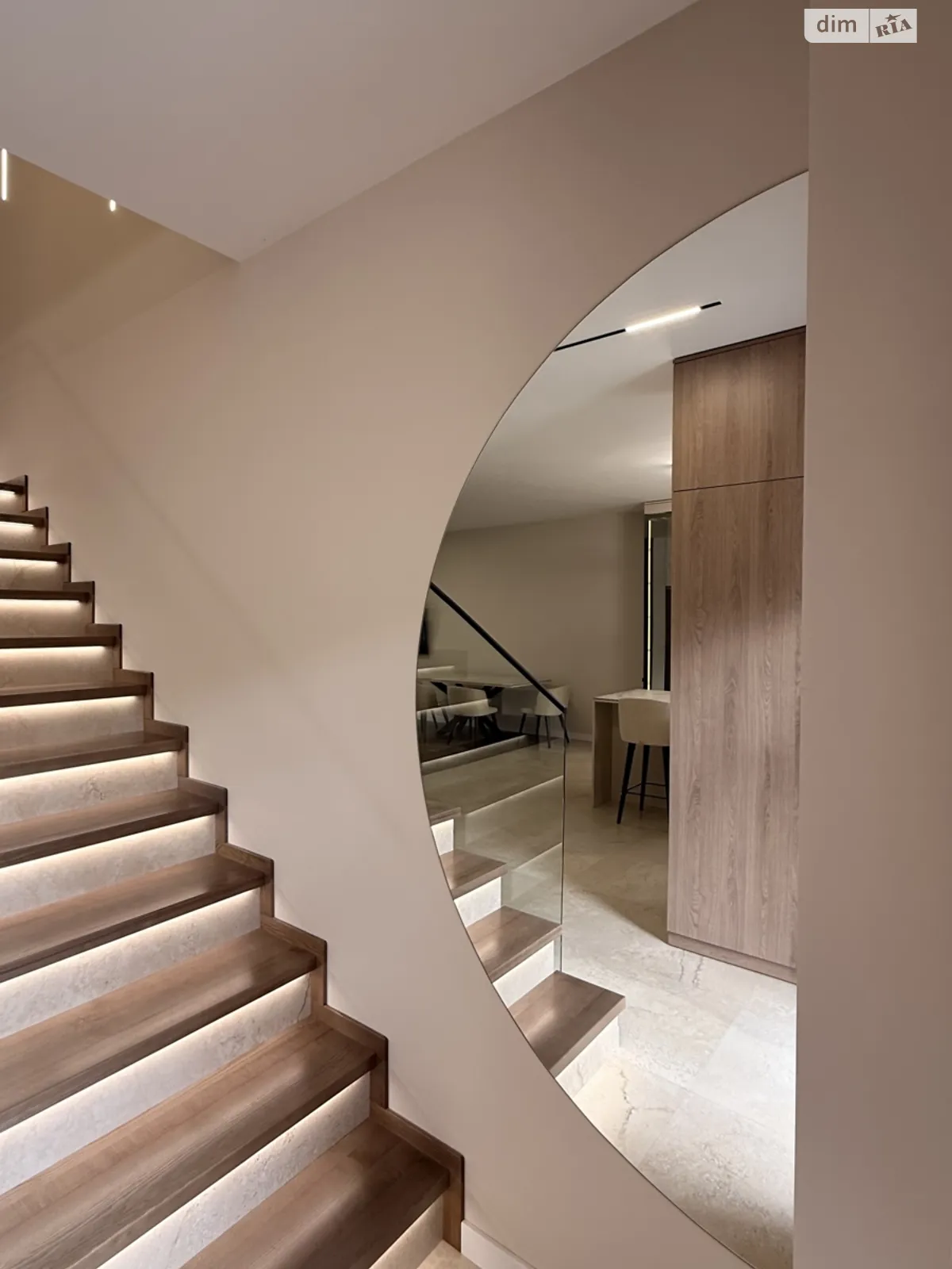 Продается дом на 2 этажа 122 кв. м с бассейном, цена: 170000 $ - фото 1