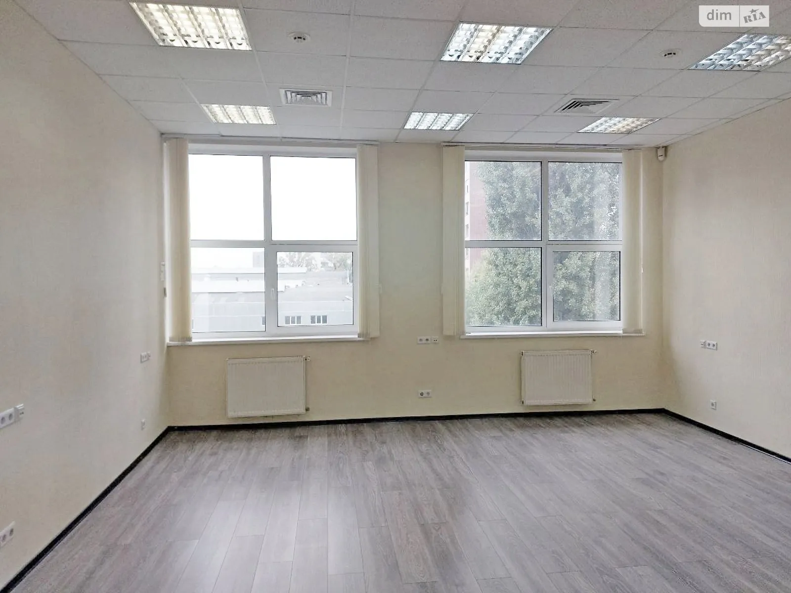 Сдается в аренду офис 45.9 кв. м в бизнес-центре, цена: 12020 грн - фото 1