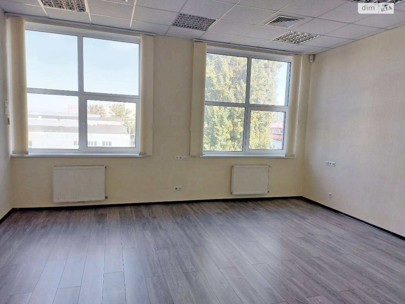 Сдается в аренду офис 45.9 кв. м в бизнес-центре, цена: 12040 грн - фото 1