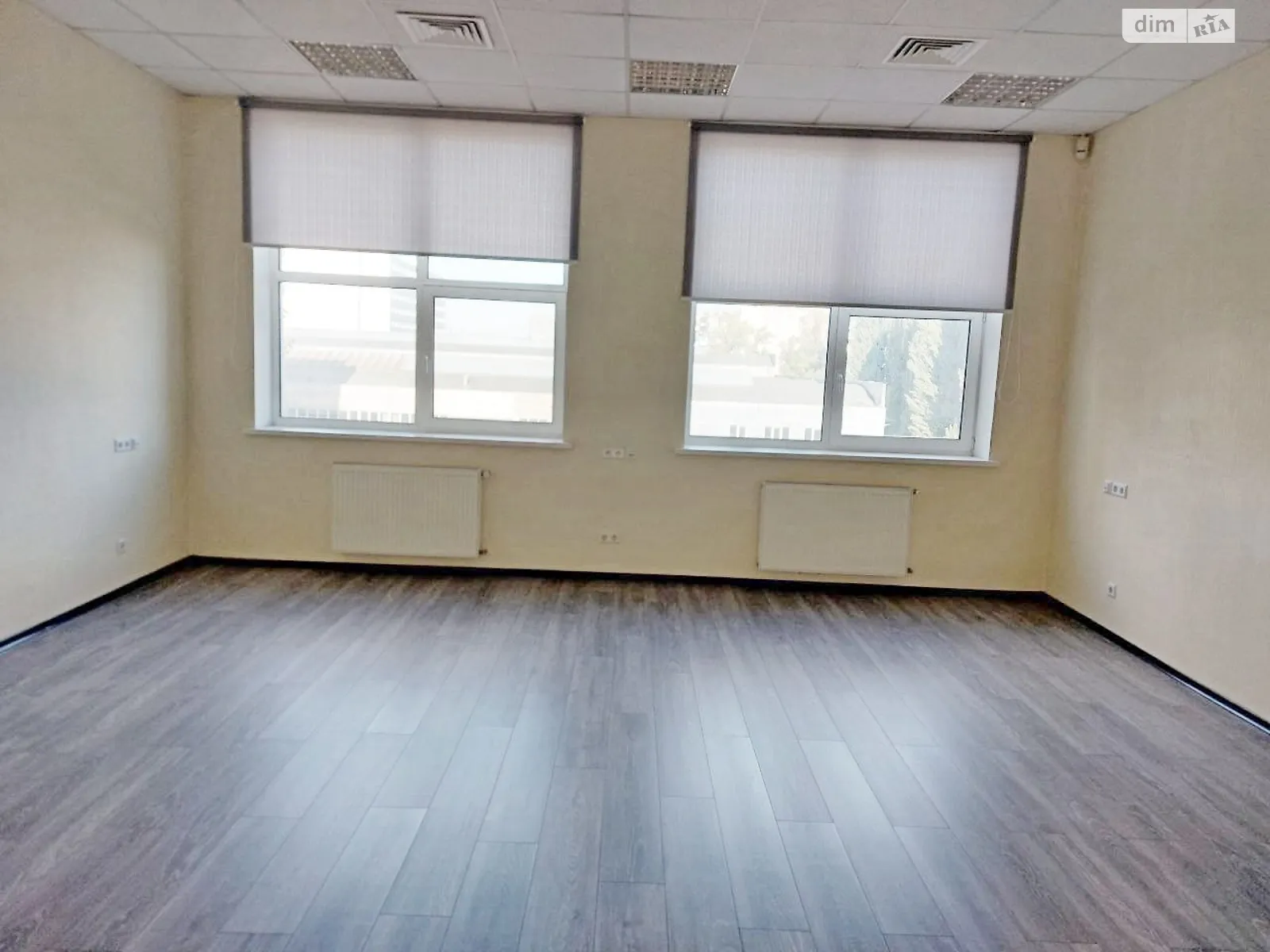 Сдается в аренду офис 48.8 кв. м в бизнес-центре, цена: 12710 грн - фото 1