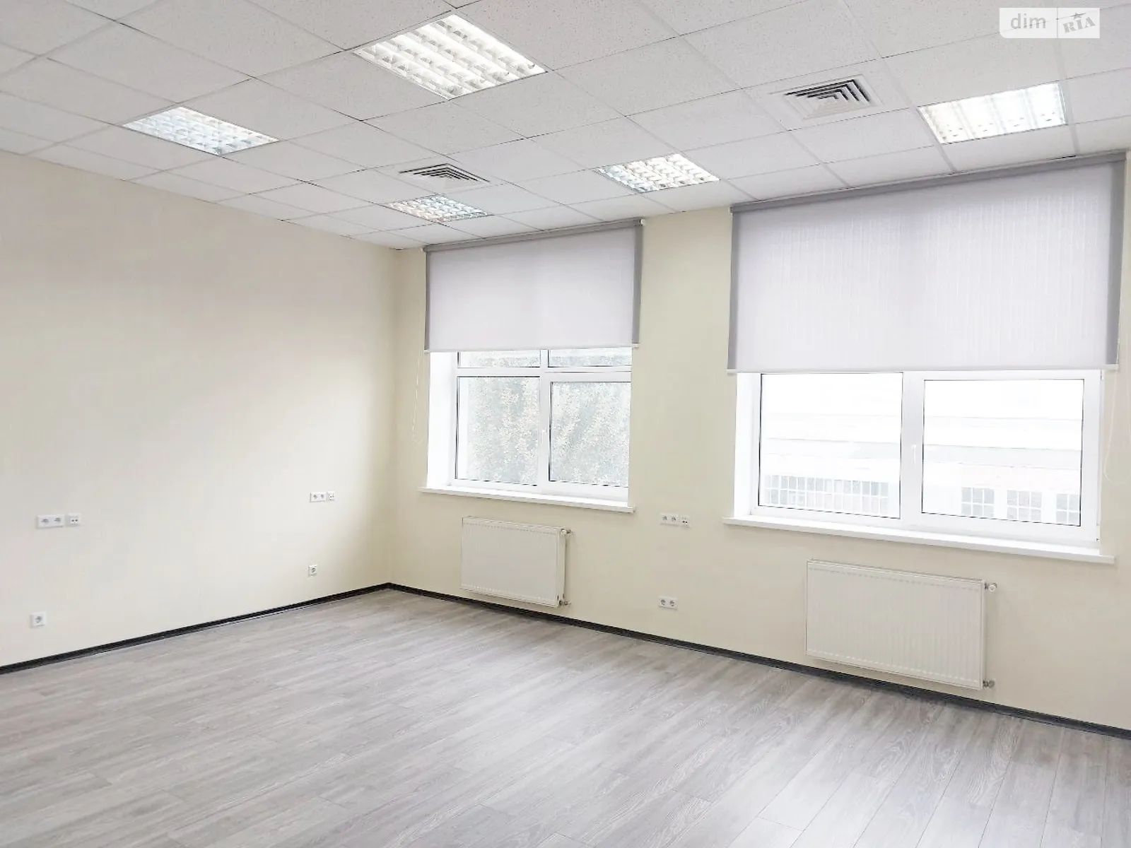 Сдается в аренду офис 48.8 кв. м в бизнес-центре, цена: 12720 грн - фото 1