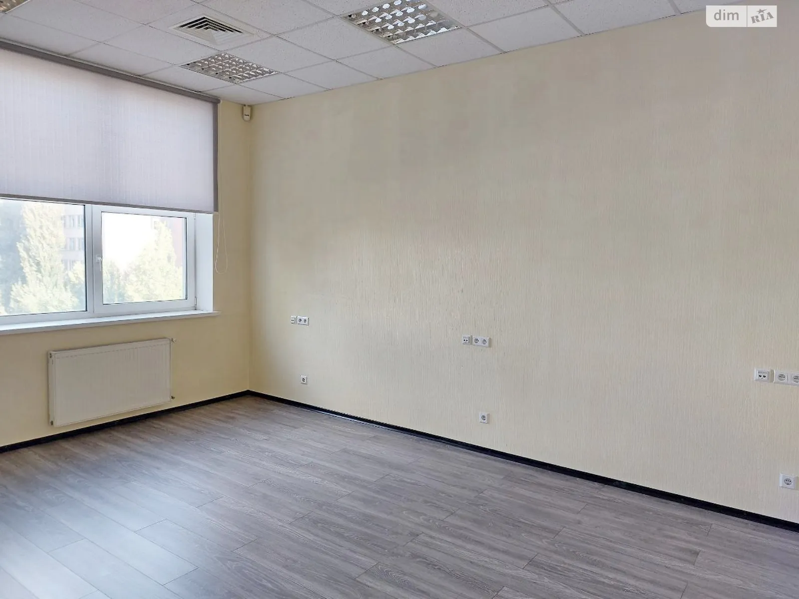 Сдается в аренду офис 48.8 кв. м в бизнес-центре, цена: 12730 грн - фото 1