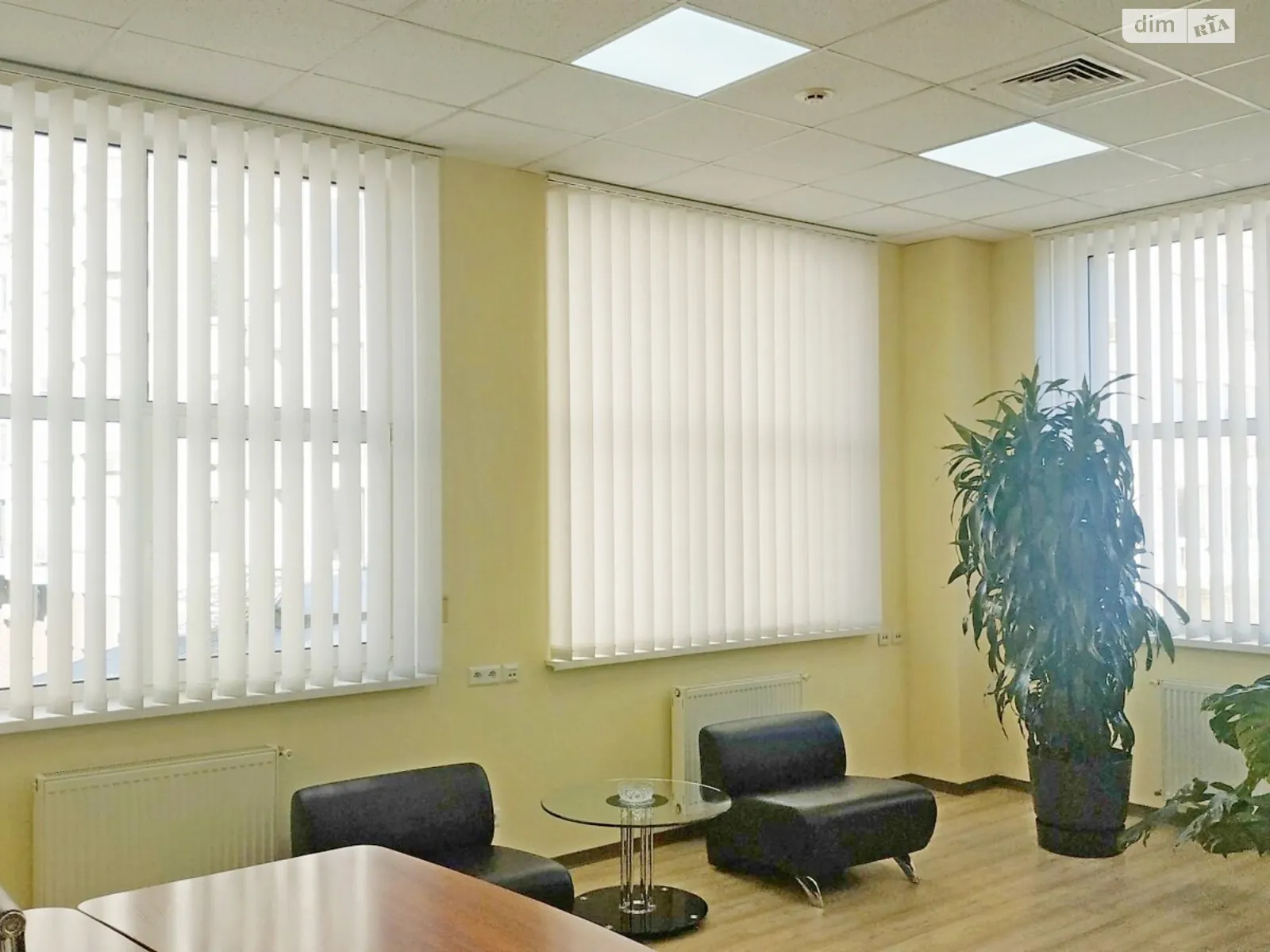 Сдается в аренду офис 126 кв. м в бизнес-центре, цена: 32920 грн - фото 1