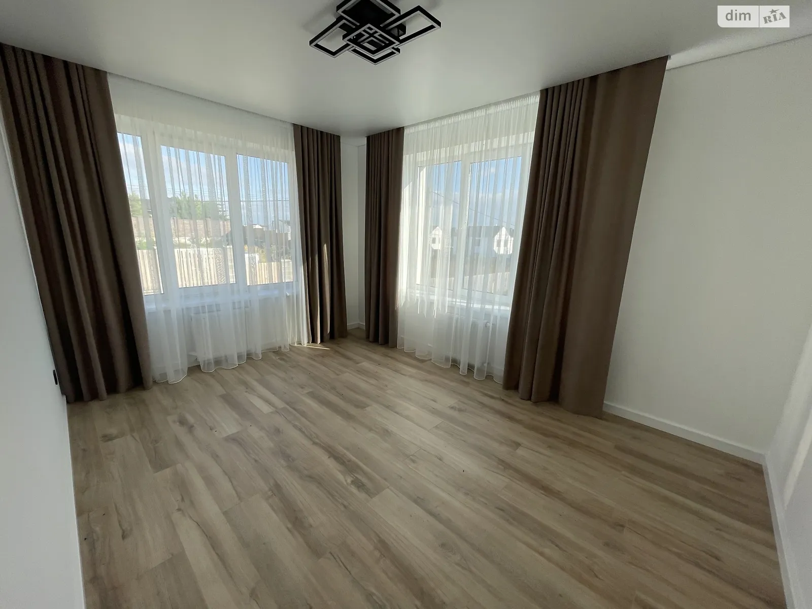Продается 2-комнатная квартира 53 кв. м в Ровно, ул. Николая Боголюбова - фото 1