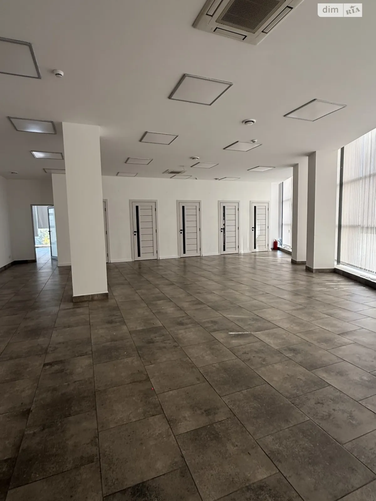 Сдается в аренду офис 1133.1 кв. м в бизнес-центре, цена: 11331 $ - фото 1