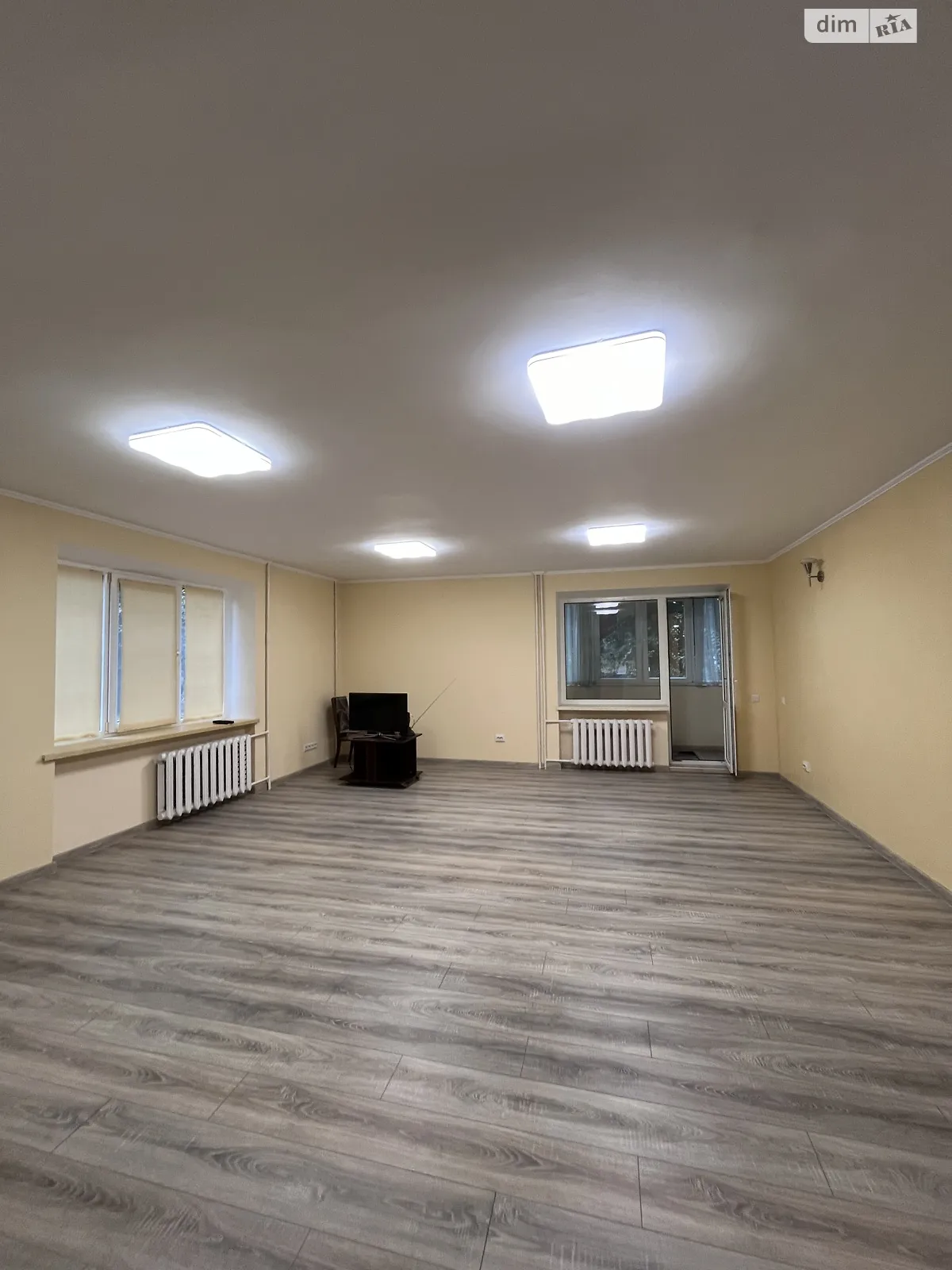 Продается 1-комнатная квартира 54.4 кв. м в Ивано-Франковске, ул. Пулюя И. - фото 1