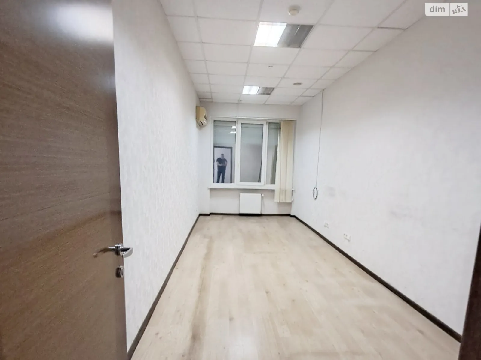 Сдается в аренду помещения свободного назначения 20.6 кв. м в 9-этажном здании, цена: 6205 грн - фото 1