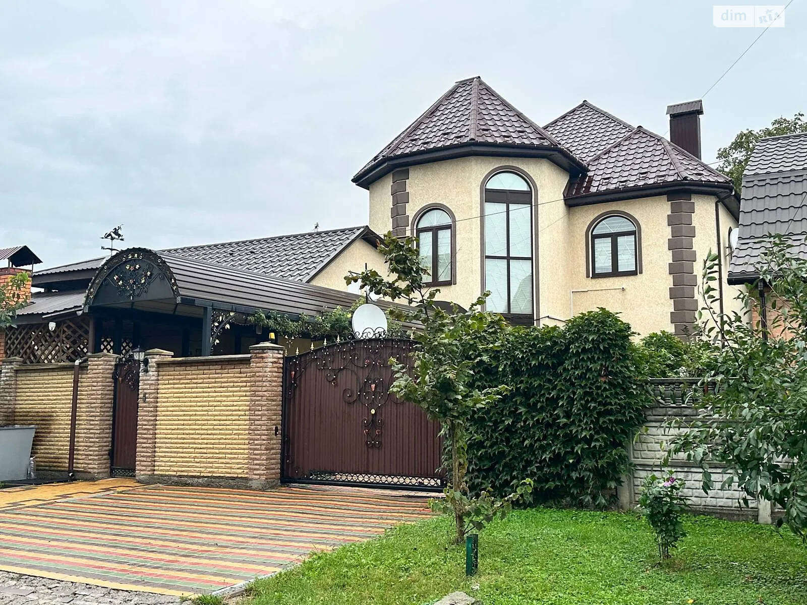 Продается дом на 2 этажа 250 кв. м с бассейном, цена: 280000 $ - фото 1