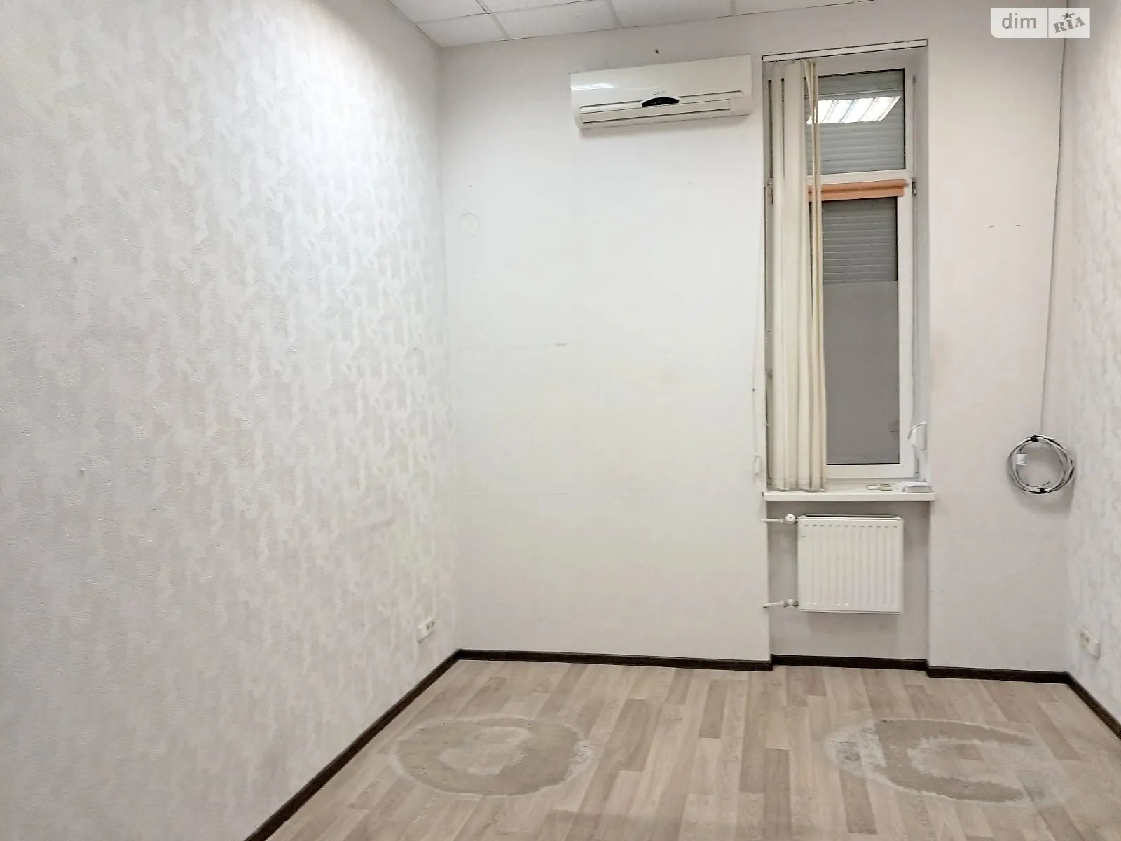 Сдается в аренду офис 37.5 кв. м в бизнес-центре, цена: 10030 грн - фото 1