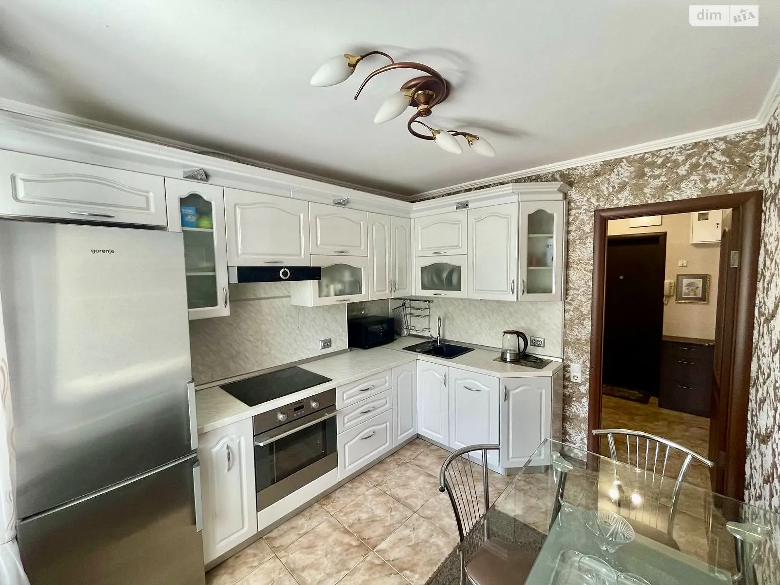 Продается 3-комнатная квартира 68 кв. м в Днепре, ул. Набережная Победы - фото 1