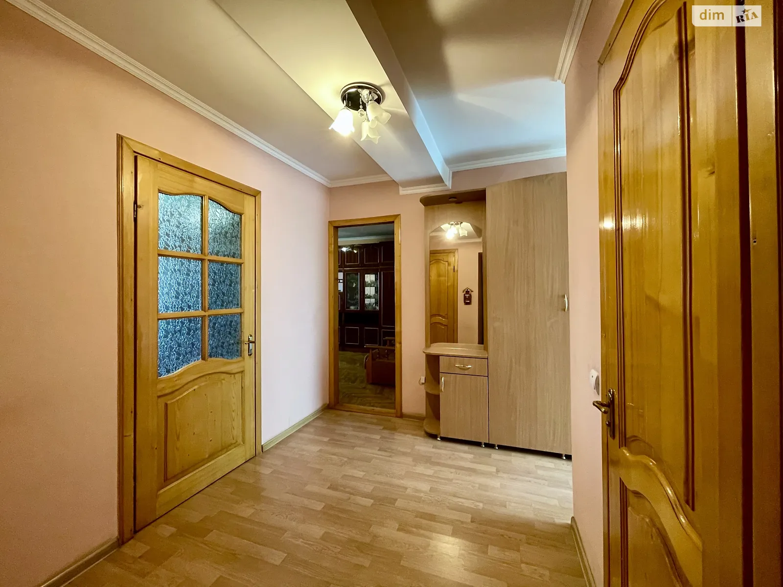 Продается 2-комнатная квартира 60 кв. м в Черновцах, ул. Сергея Скальда(Комарова Владимира), 31АБ - фото 1