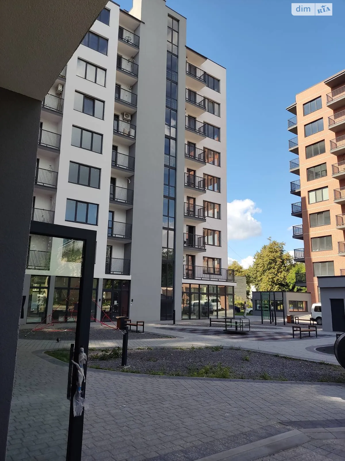 Продается 1-комнатная квартира 42 кв. м в Львове, ул. Леонида Перфецкого, 8 - фото 1