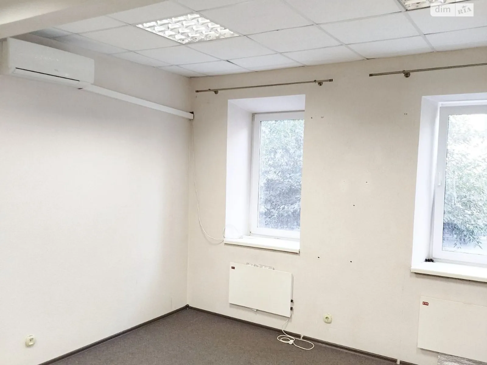 Сдается в аренду помещения свободного назначения 27.25 кв. м в 4-этажном здании, цена: 15605 грн - фото 1