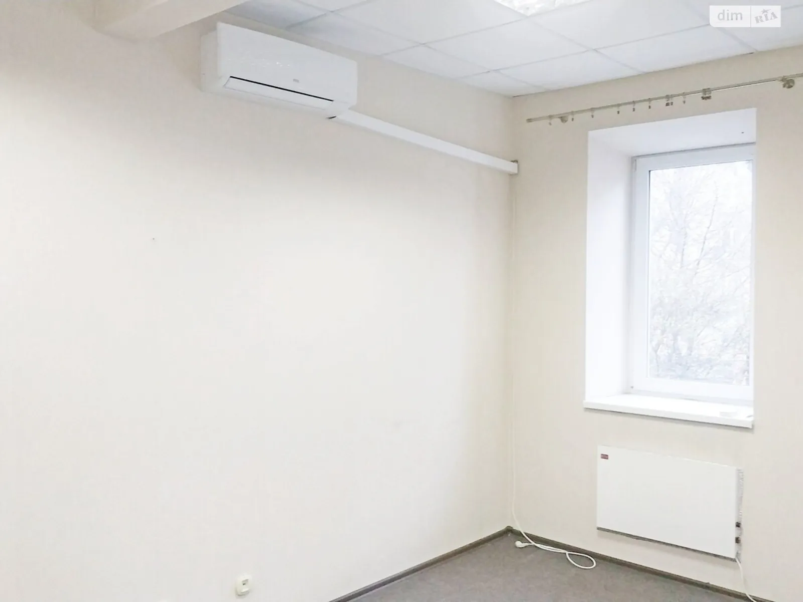Сдается в аренду помещения свободного назначения 27.25 кв. м в 4-этажном здании, цена: 15625 грн - фото 1