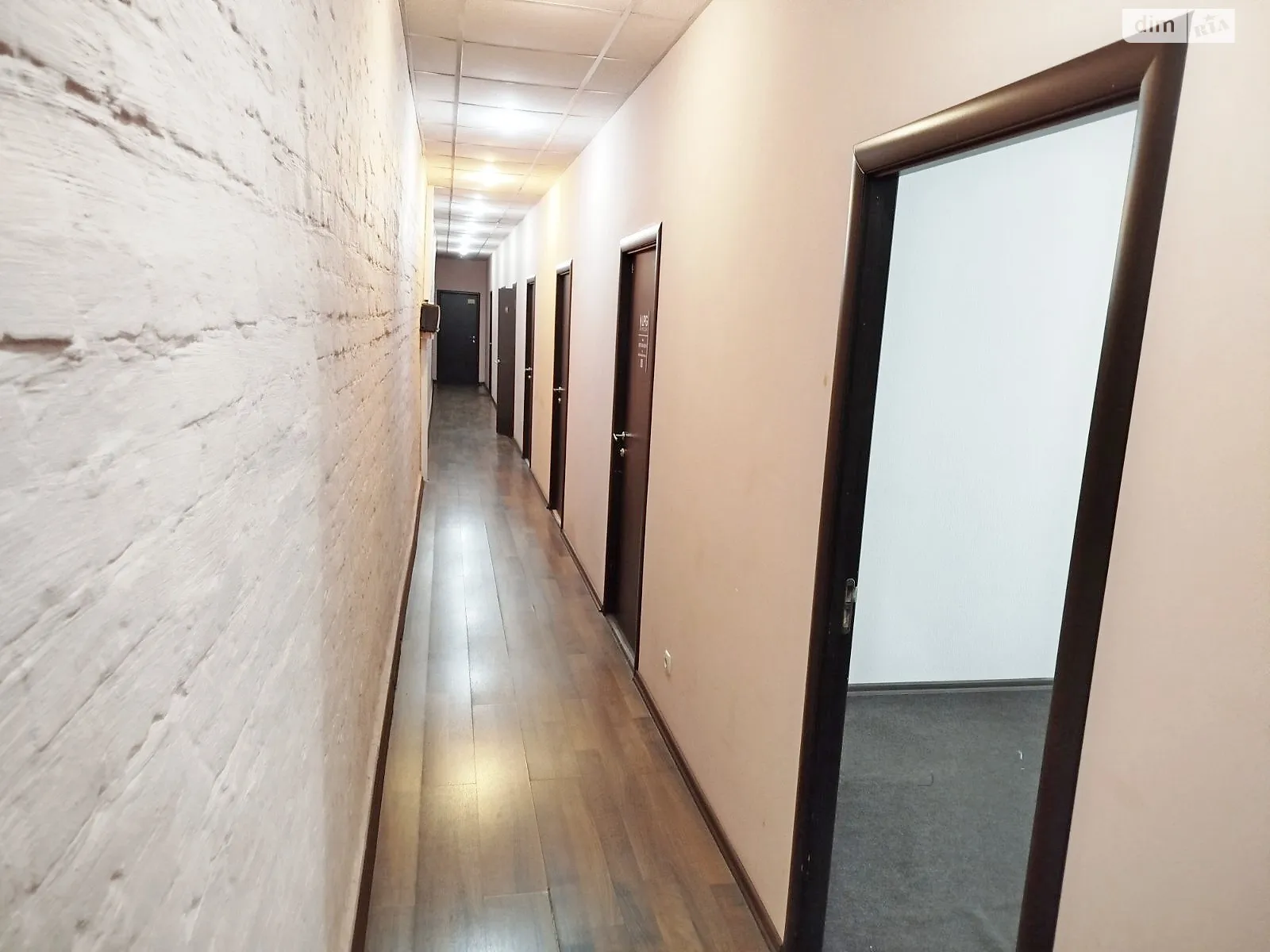 Сдается в аренду офис 20 кв. м в бизнес-центре, цена: 8030 грн - фото 1