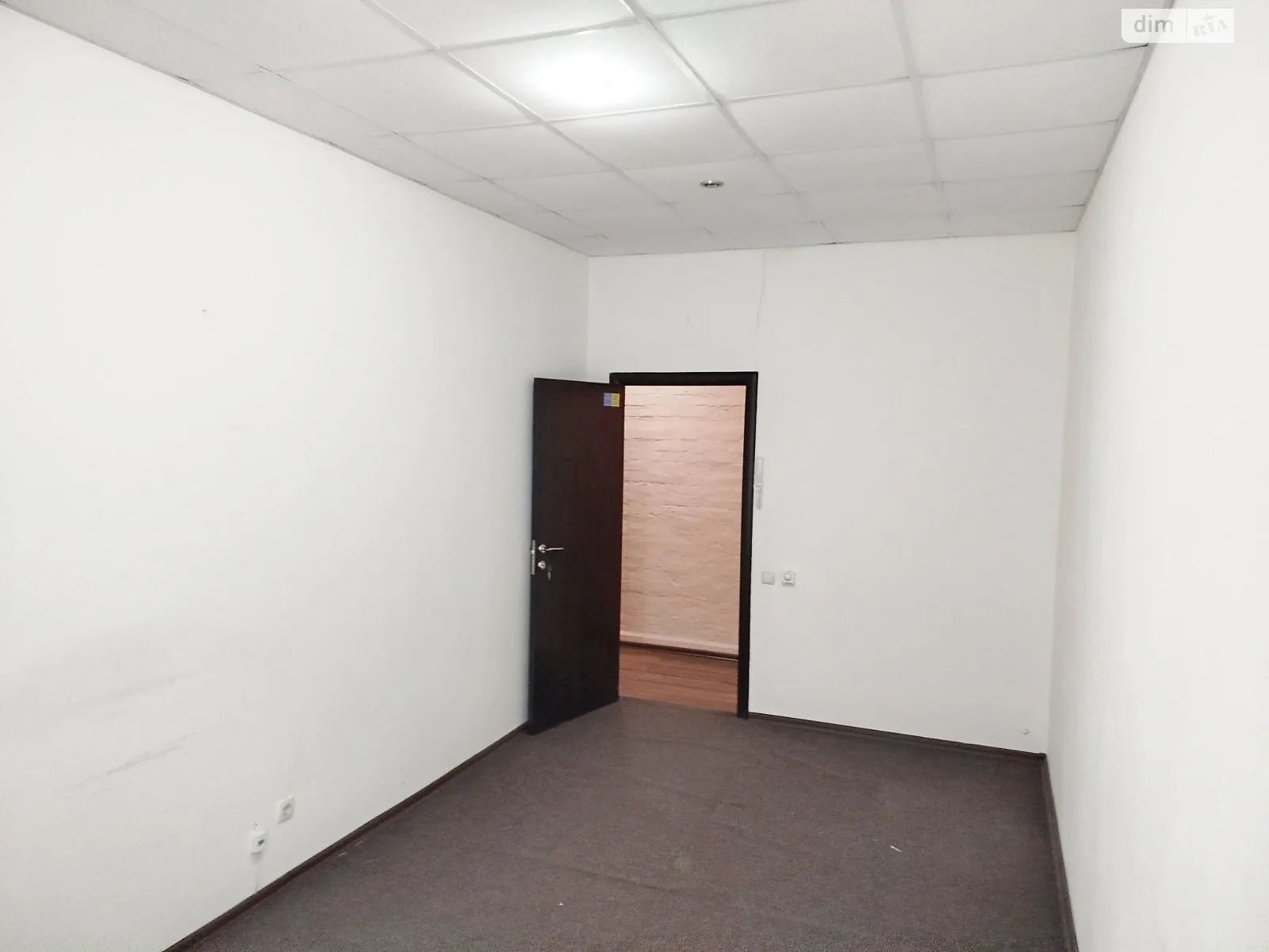 Сдается в аренду офис 20 кв. м в бизнес-центре, цена: 8040 грн - фото 1
