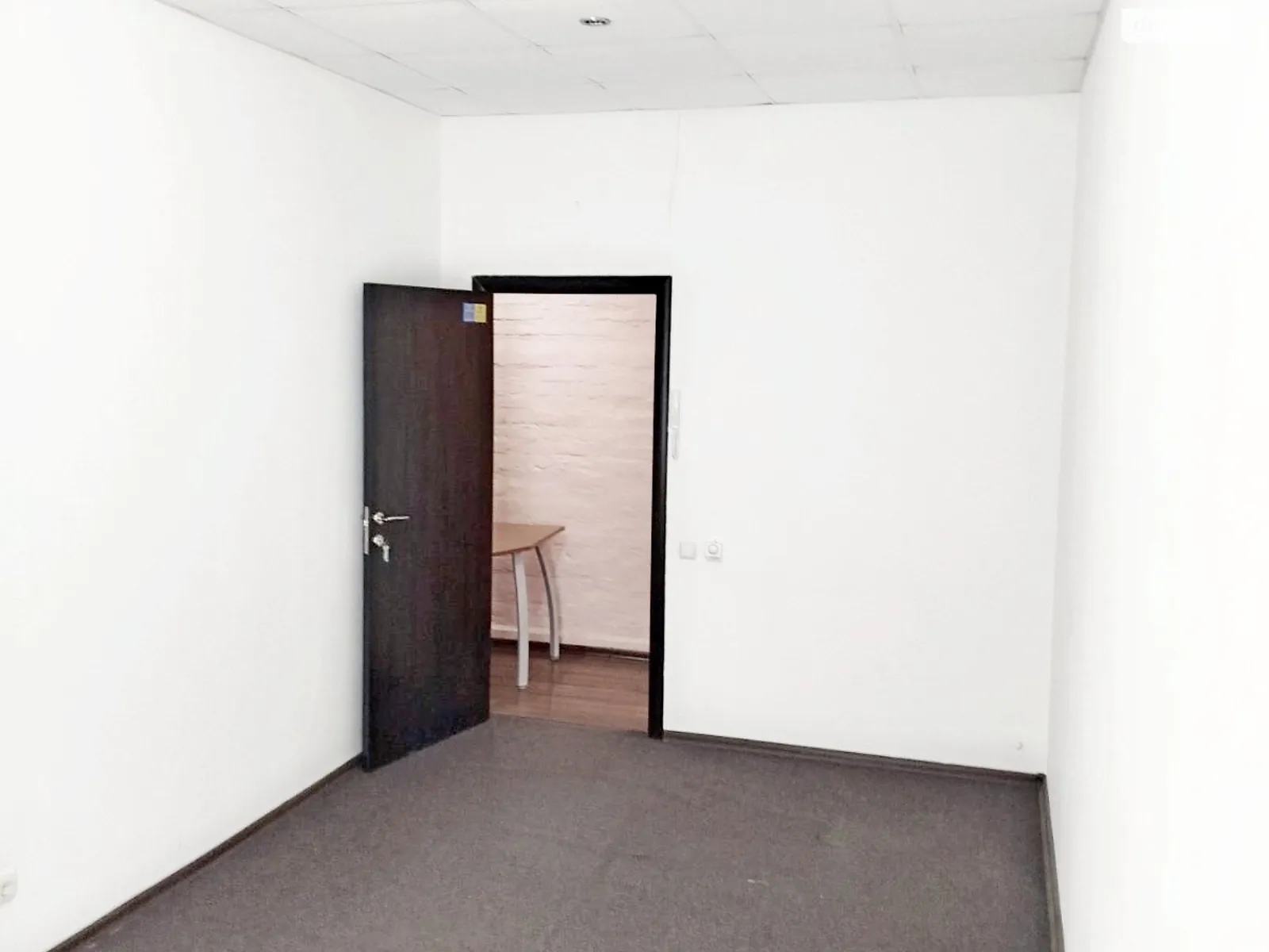 Сдается в аренду помещения свободного назначения 20 кв. м в 2-этажном здании, цена: 7045 грн - фото 1