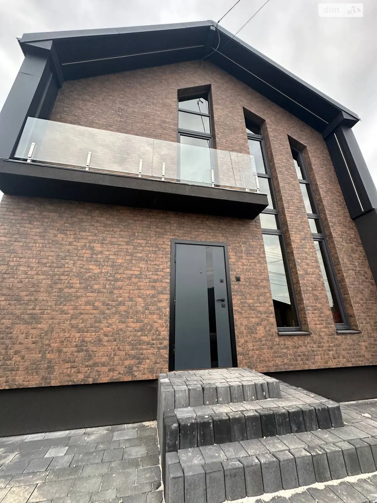 Продается дом на 2 этажа 107 кв. м с гаражом, цена: 135000 $ - фото 1