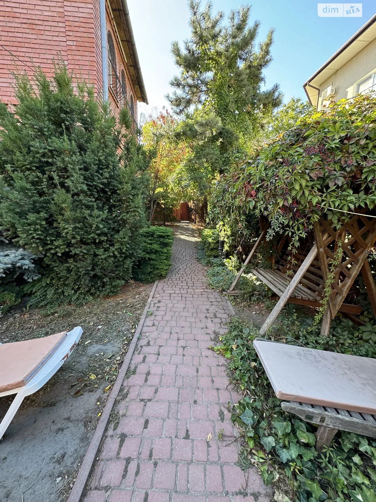 Сдается в аренду дом на 2 этажа 180 кв. м с участком, цена: 750 $ - фото 1