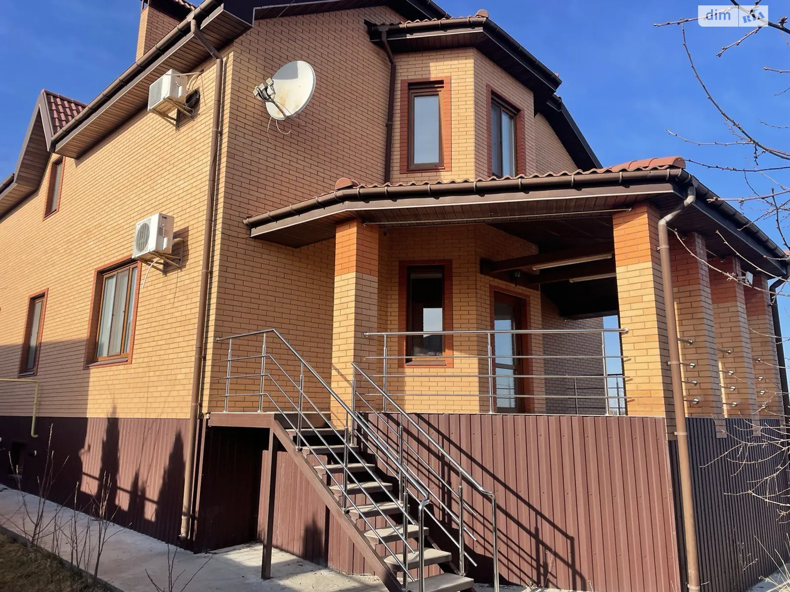 Продается дом на 2 этажа 320 кв. м с подвалом, цена: 180000 $ - фото 1