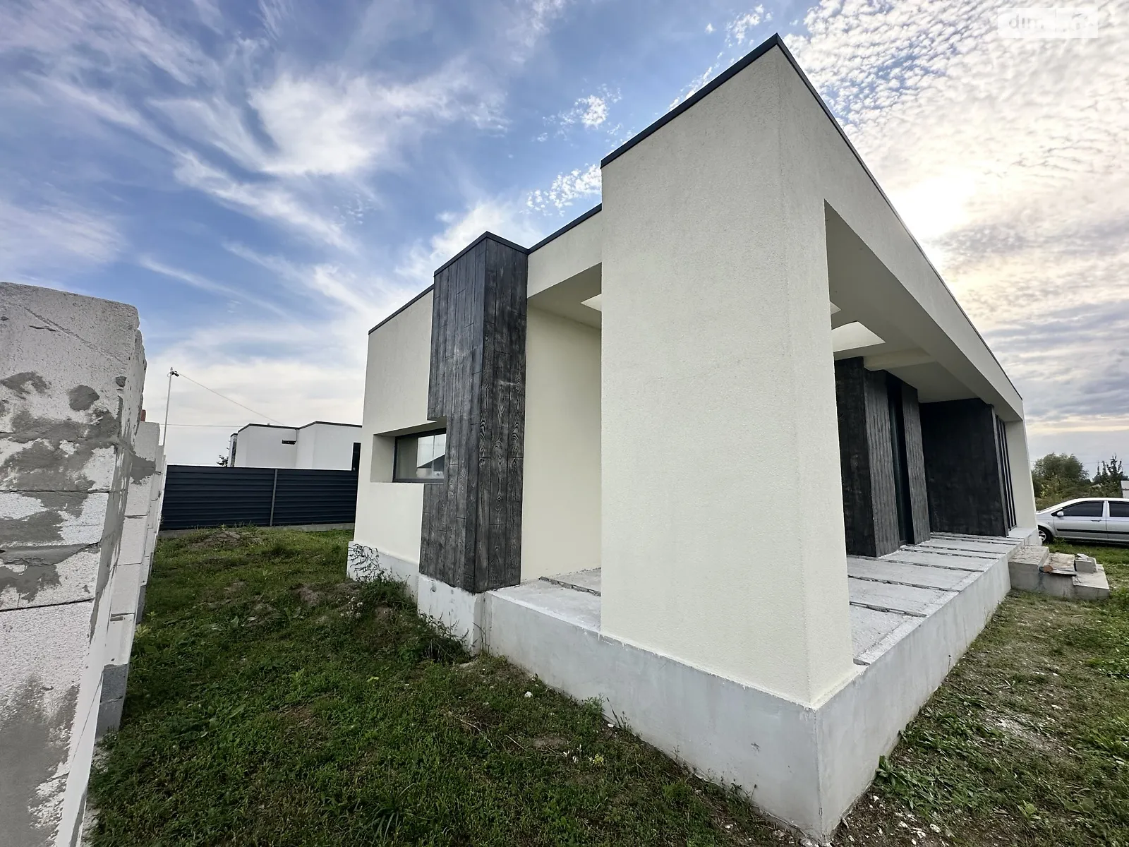 Продается одноэтажный дом 1000 кв. м с гаражом, цена: 53000 $ - фото 1