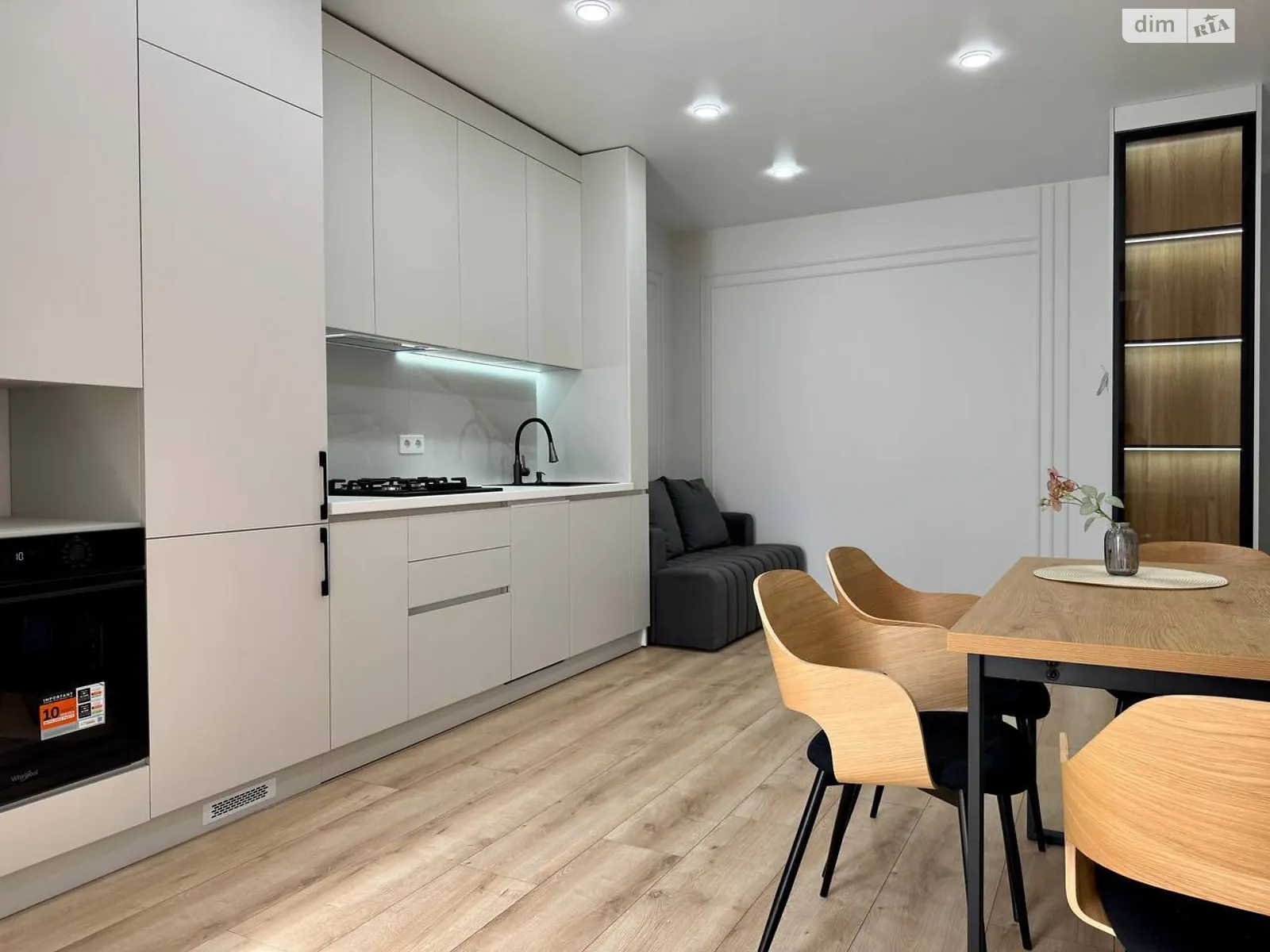 Продається 1-кімнатна квартира 47 кв. м у Рівному, вул. Студентська, 24А - фото 1