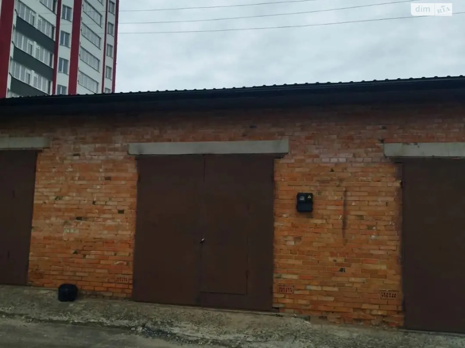 Сдается в аренду отдельно стоящий гараж под легковое авто на 30 кв. м, цена: 4000 грн - фото 1