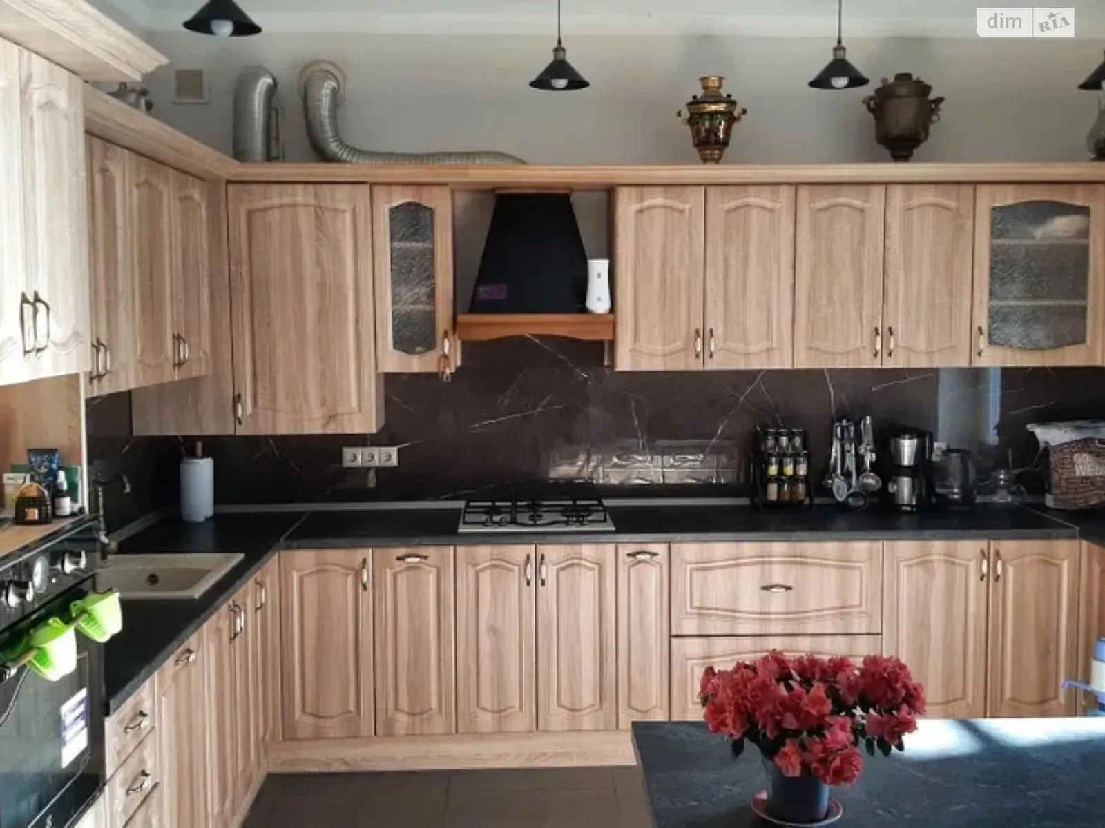 Продается дом на 3 этажа 200 кв. м с бассейном, цена: 146000 $ - фото 1