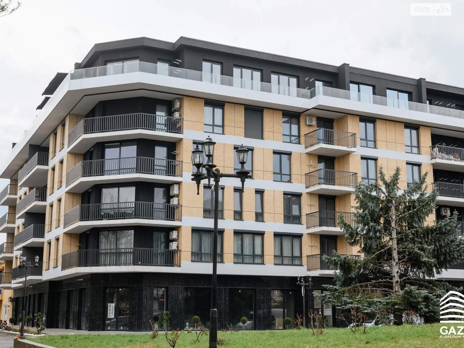 Продается 1-комнатная квартира 44 кв. м в Ужгороде, наб. Киевская, 4 - фото 1