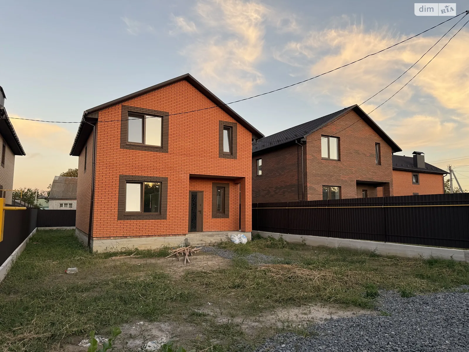 Продается дом на 2 этажа 120 кв. м с камином, цена: 91900 $ - фото 1