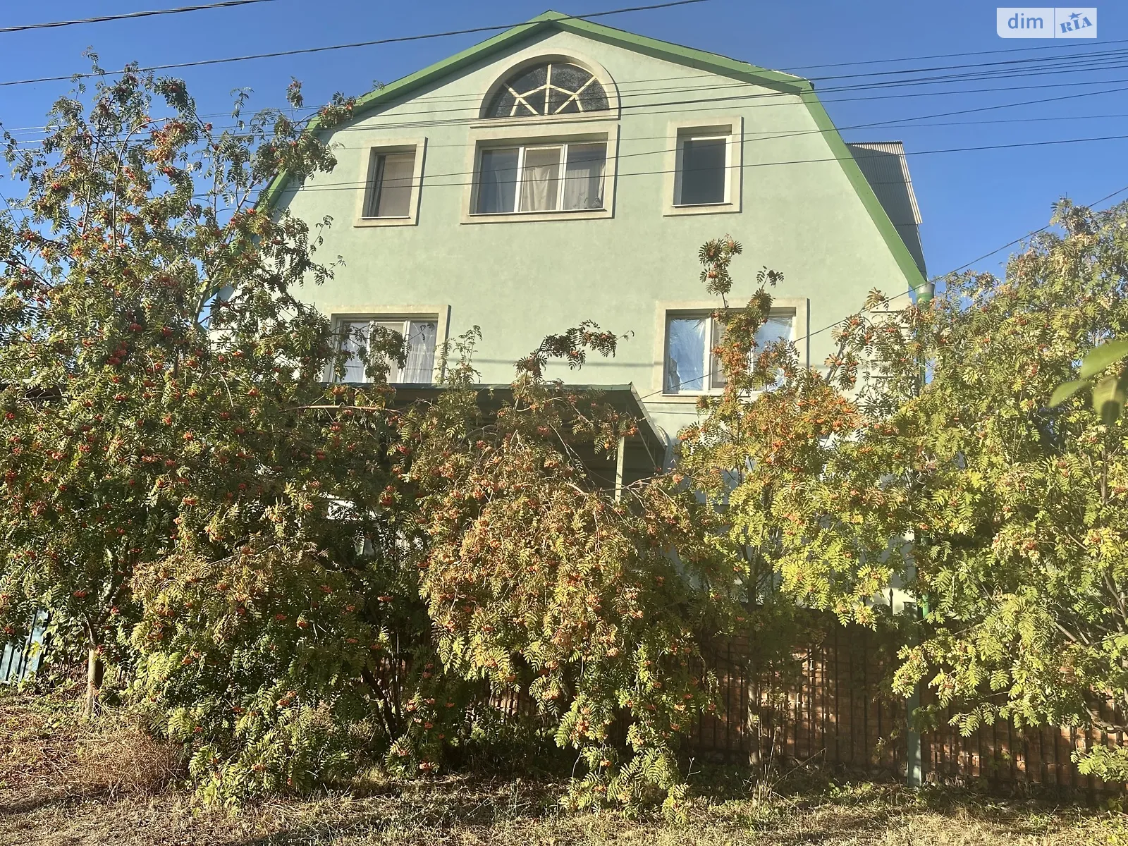 Продается дом на 3 этажа 431.5 кв. м с гаражом, цена: 130000 $ - фото 1