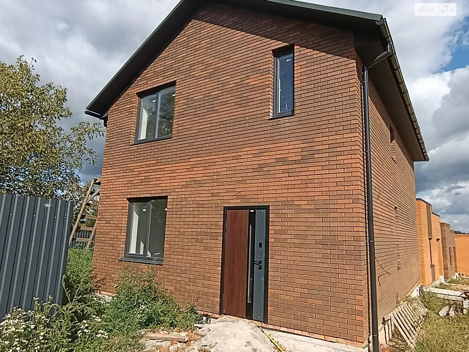 Продается дом на 2 этажа 107 кв. м с садом, цена: 82000 $ - фото 1