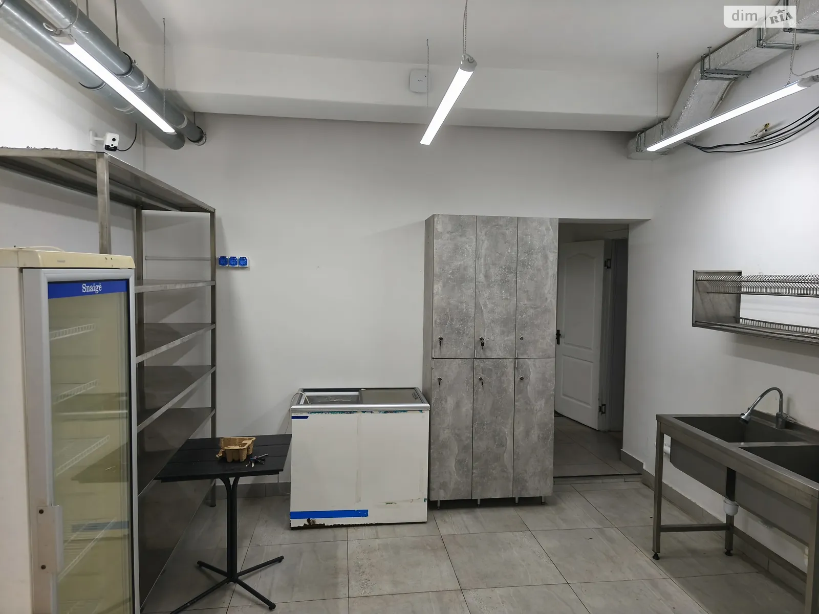 Сдается в аренду помещения свободного назначения 61 кв. м в 4-этажном здании, цена: 700 $ - фото 1