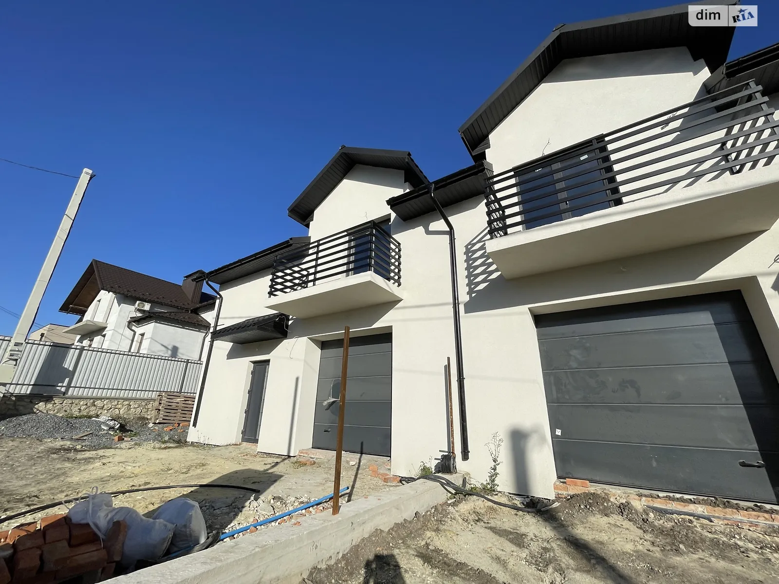 Продается дом на 2 этажа 360 кв. м с бассейном, цена: 144000 $ - фото 1