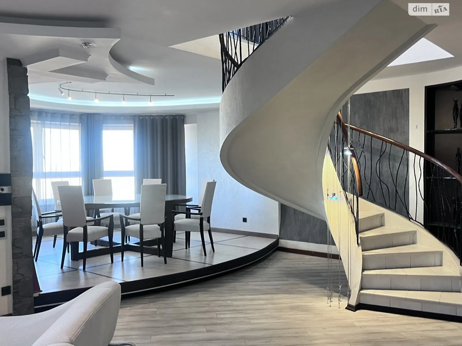 Продается 4-комнатная квартира 181 кв. м в Киеве, ул. Анны Ахматовой, 13Г - фото 1