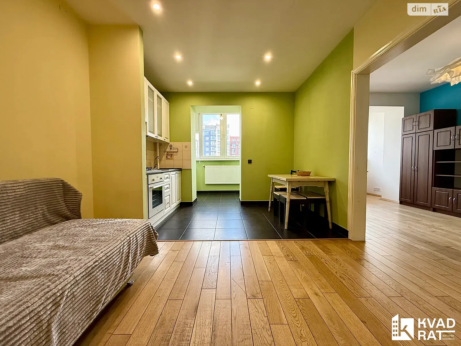 Продается 1-комнатная квартира 47 кв. м в Ивано-Франковске, ул. Надречная, 2А - фото 1